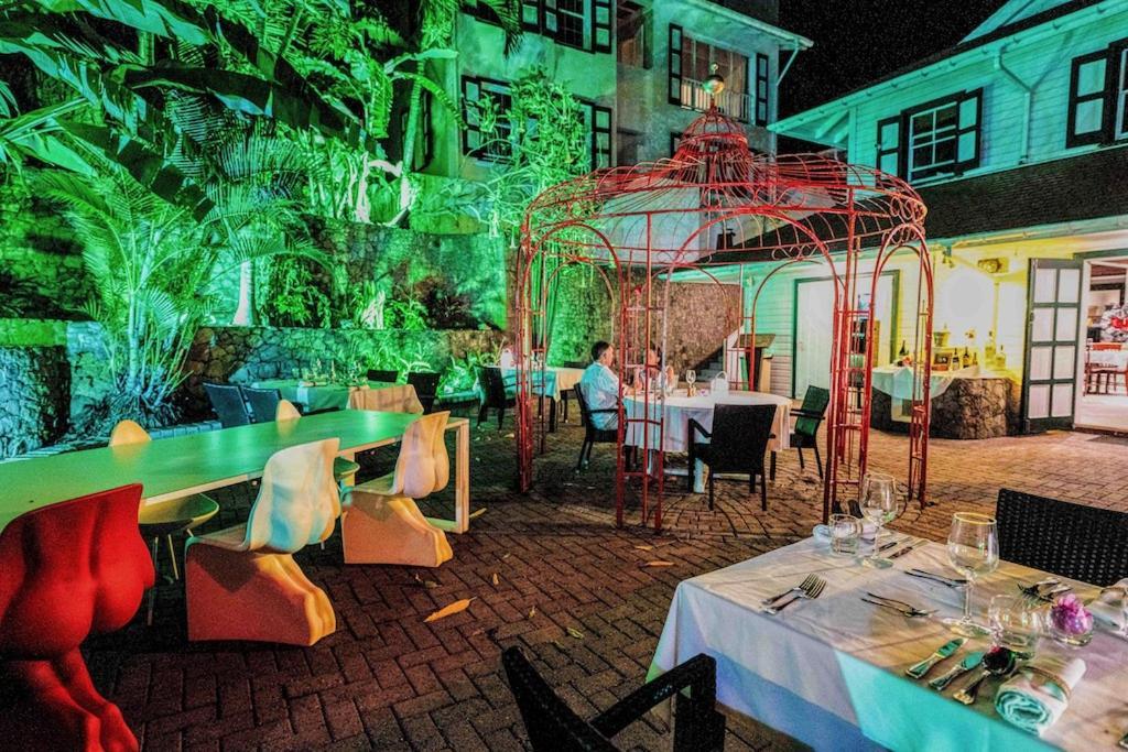 Queen'S Hotel, Bar & Kitchen SAB Zewnętrze zdjęcie